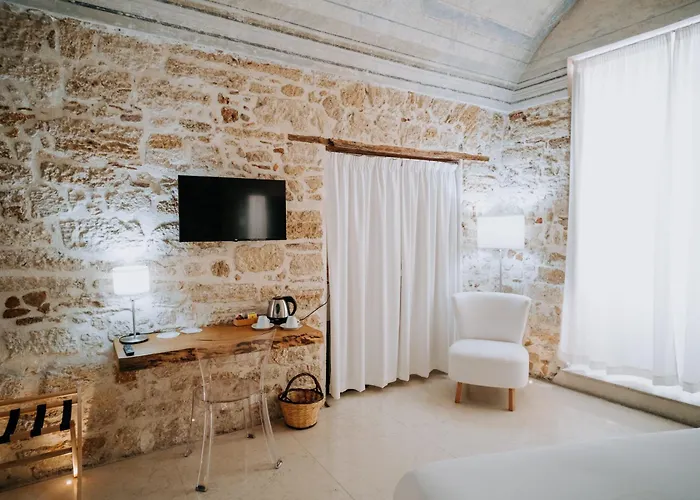 Ambrosia-timeless Hosting Affittacamere 4*