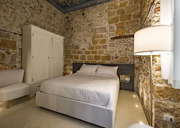 Ambrosia-timeless Hosting Affittacamere 4*